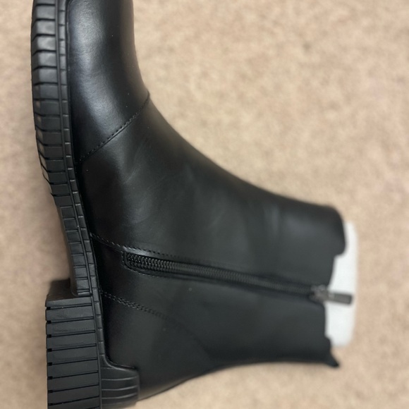 Brand new leather boots - Picture 3 of 4